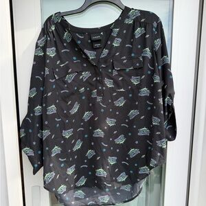 TORRID Disney Toy Story Claw machine alien blouse size 1